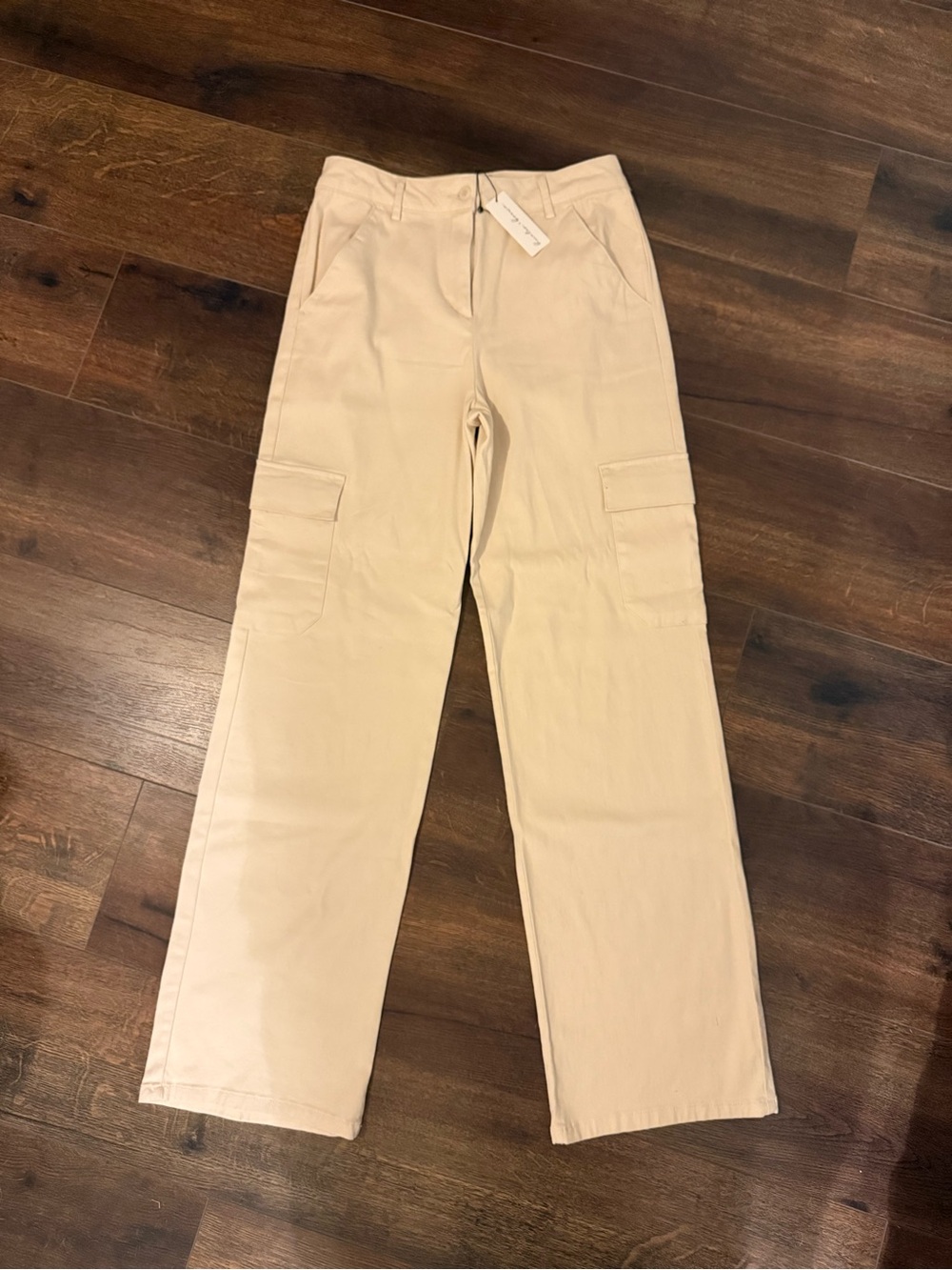 Buckle Women's Straight-Leg Cargo Pants in Light Beige